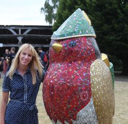 BAL, specialist in full tiling solutions, has lent its support to award-winning mosaic artist Julie Vernon by donating the adhesives and grout to create a stunning robin sculpture for Hoodwinked 2018.